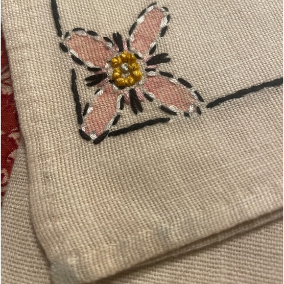 Vintage Linen Napkins (Set of 4) - Picture 5 of 6